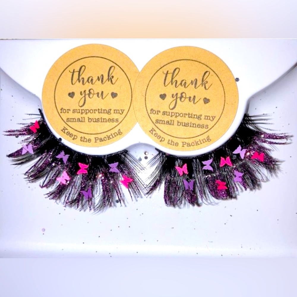Beautiful super comfy affordable glitter and decor handmade lashes